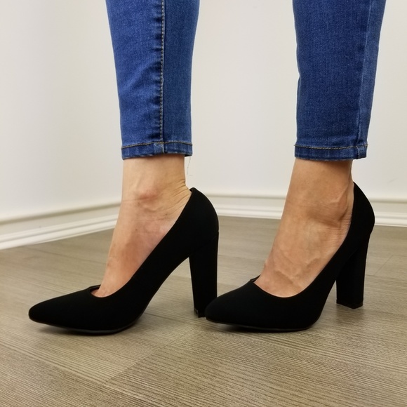 Pointy toe black velvet pumps - Picture 2 of 8